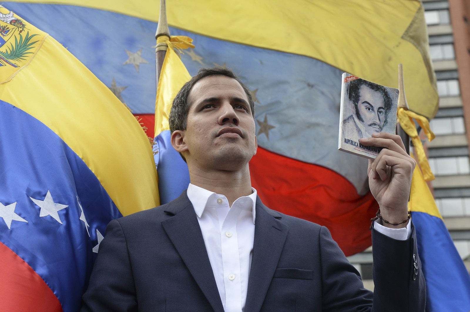 Brasil reconhece chefe do legislativo como presidente da Venezuela